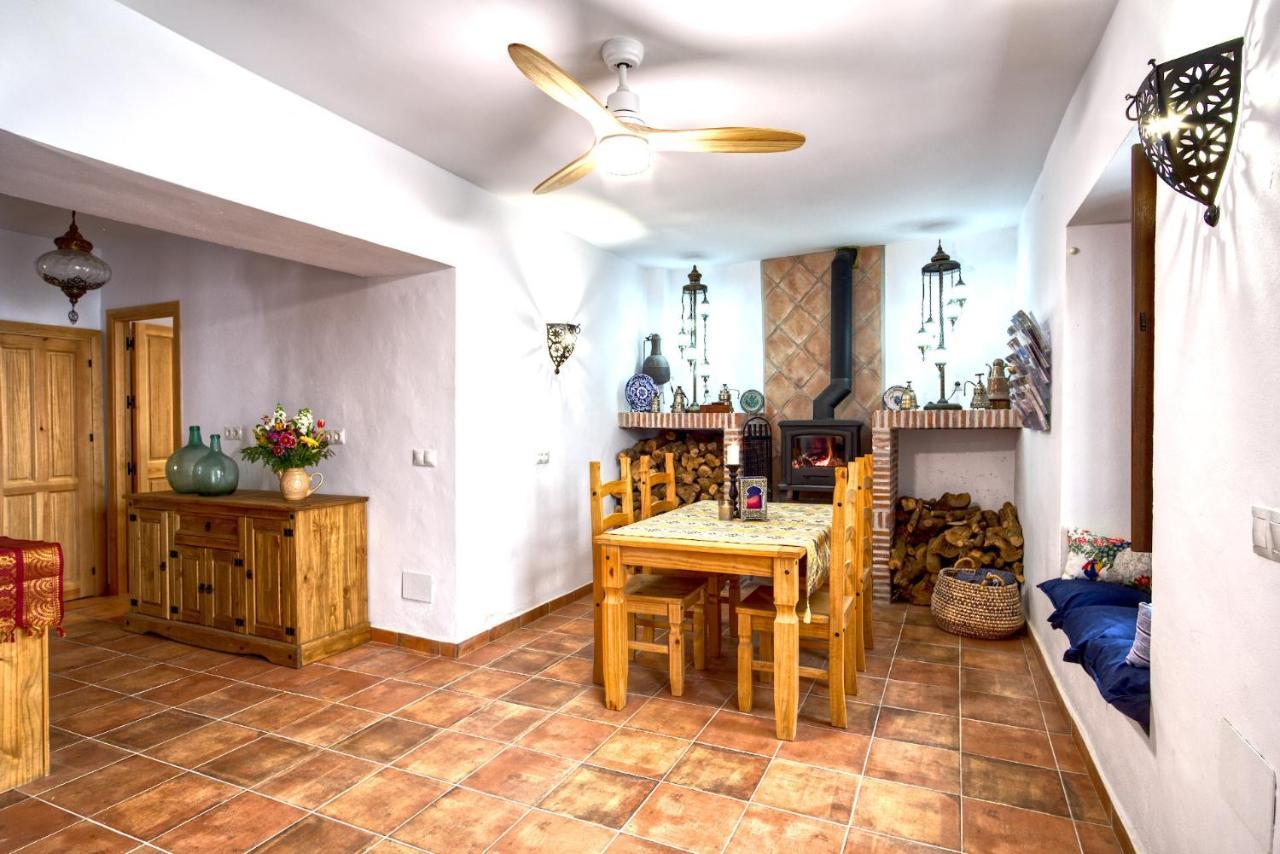 La Vieja Botica Bed & Breakfast Canillas de Aceituno ภายนอก รูปภาพ